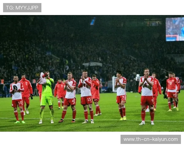 德甲拜仁外线组合出色，攻势汹涌难挡